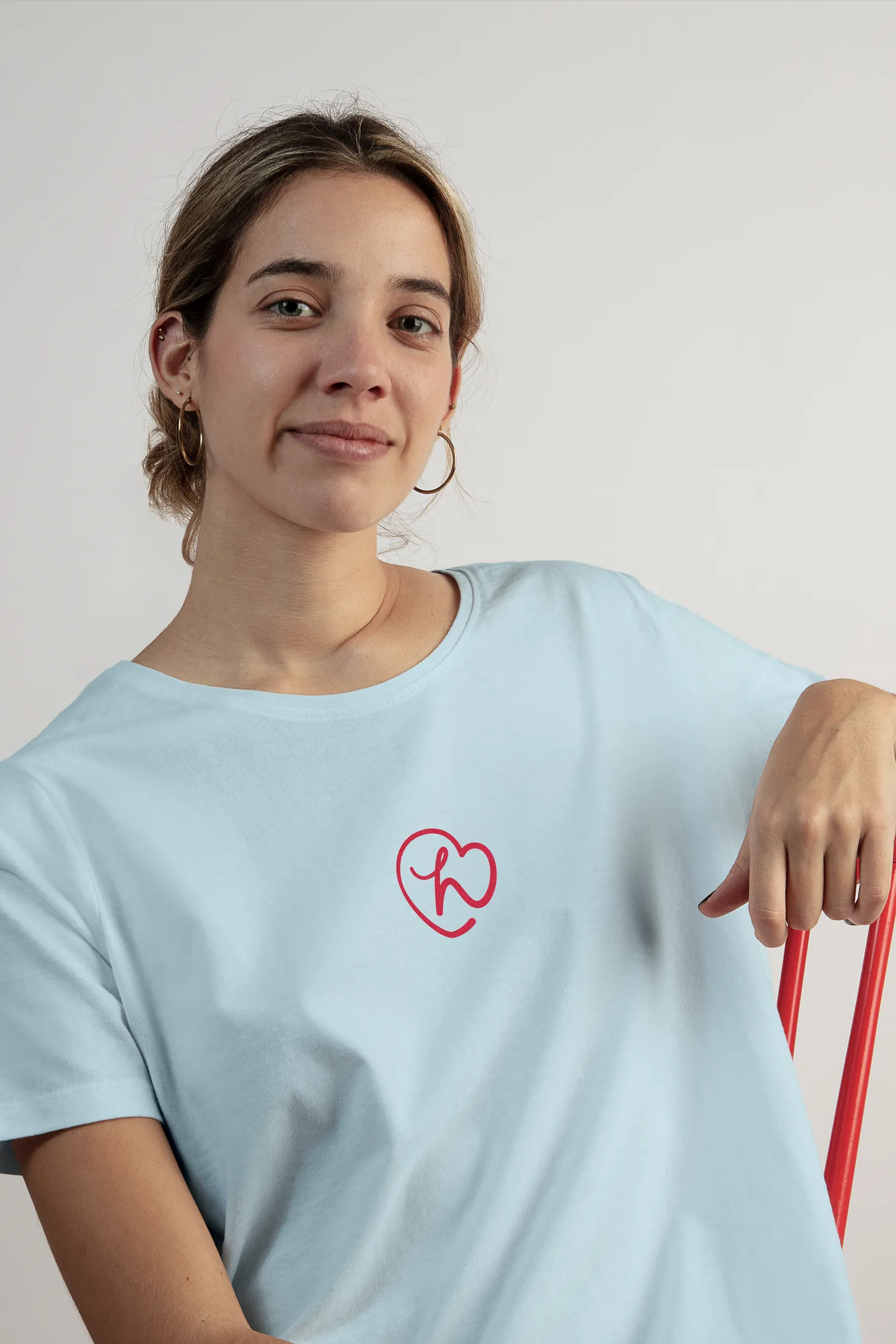 Branding Herzwohl – Bildmarke auf einem T-Shirt